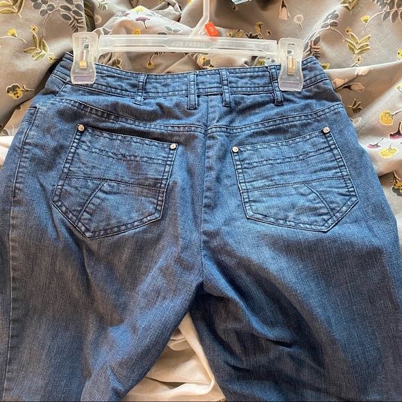 Low-waist y2k flared jeans (petite) - Picture 2 of 4